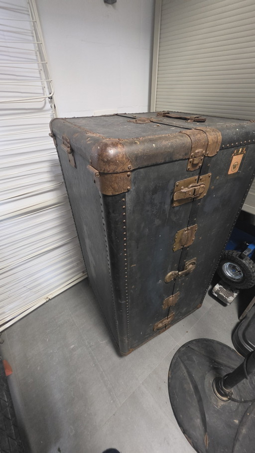 Wheary antiker Reisekoffer Kleiderschrank