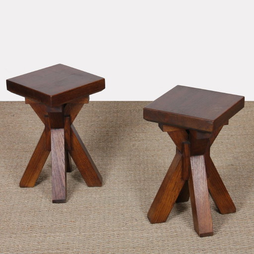 Een paar massief eikenhouten krukken, Frans vakmanschap, 1960