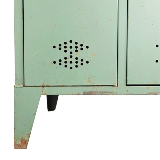 Image 1 of Casier industriel français vintage patiné vert