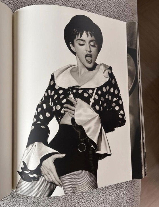 Image 1 of Herb Ritts Notorious (1992) Iconisch fotoboek voor verzamelaars, 160 pagina’s van beroemdheden in zeer goed staat tot nieuwstaat