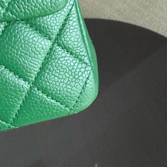 Image 1 of Chanel Classic Flap Medium - Caviar 25CM Gesteppte Doppelklappe Grün Silberne Hardware Serie 21