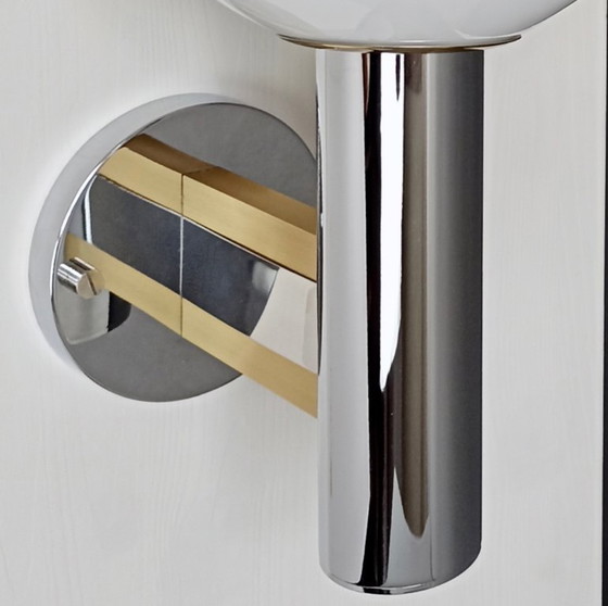 Image 1 of Gaetano Sciolari 1970s dos apliques de cromo y pantallas de cristal. Nuevo de stock antiguo.