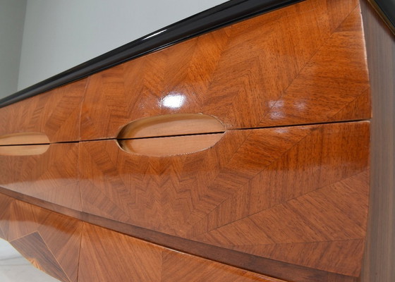 Image 1 of Credenza italiana attribuita a Vittorio Dassi in noce, vetro e ottone - anni '50