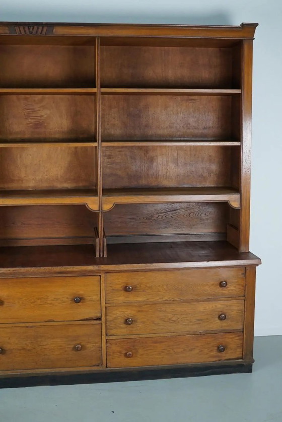 Image 1 of Grand meuble ancien Art Déco en chêne, style boutique de chocolat allemande, années 1920