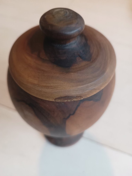 Image 1 of Pot vintage italien en bois d'olivier avec couvercle