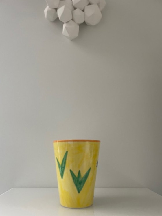 Image 1 of Handbemalte konische Vase mit primitiver Verzierung