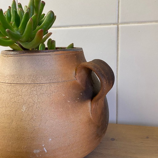 Olla antigua de gres con asas