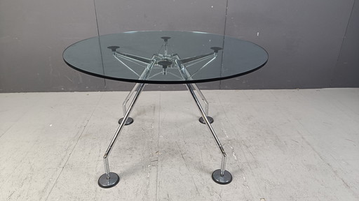 Eettafel Nomos van Norman Foster voor Tecno, jaren 1990