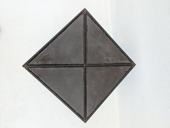 Image 1 of CUBE X Brutalistischer Skulpturentisch aus Beton und Stahl – Wallavibe Design