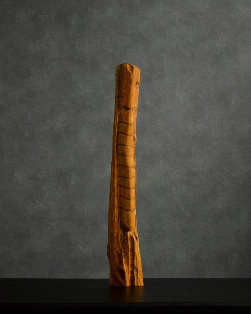 escultura de madera hecha a mano