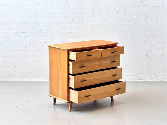 Image 1 of Commode van essenhout uit het midden van de vorige eeuw, jaren 60.