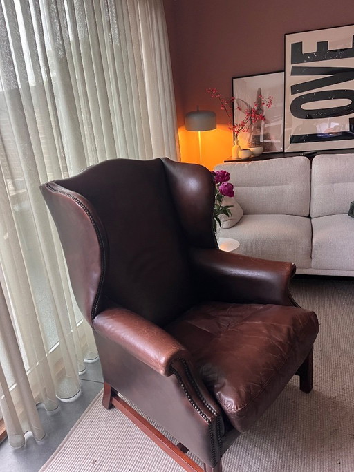 Mooie klassieke leren oorfauteuil