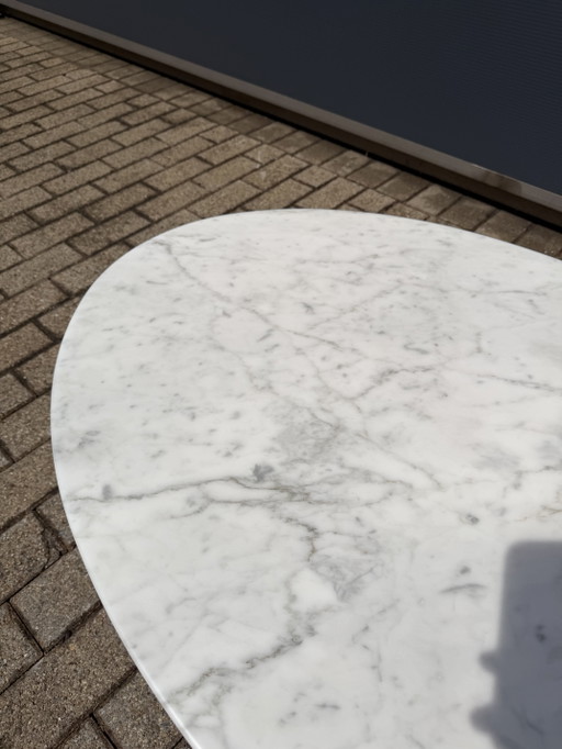Originele Knoll Tulip Ovale Salontafel Eero Saarinen in Arabescato mat 107x70