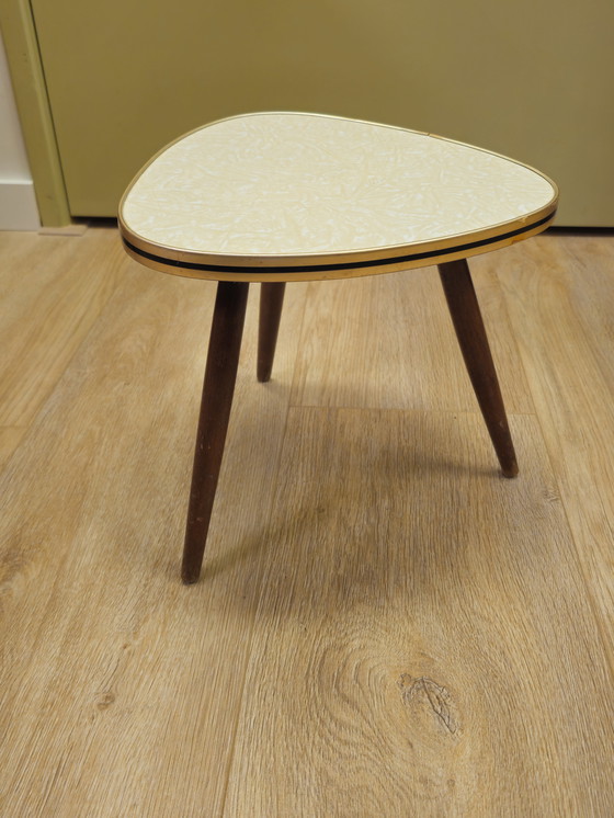 Image 1 of Tavolino vintage per piante Tavolino giallo