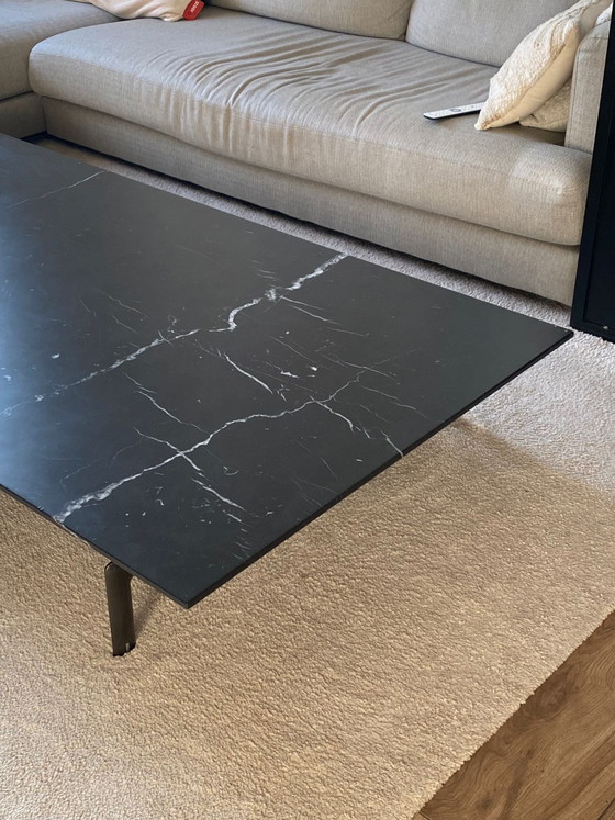 Image 1 of Gezoet marmeren salontafel van B&B Italia
