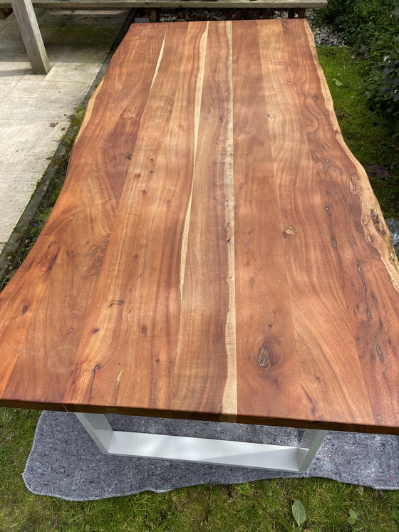 Image 1 of Mesa con borde natural, única y robusta.