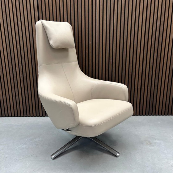 Image 1 of Sillón Vitra Repos de piel premium color arena con otomana