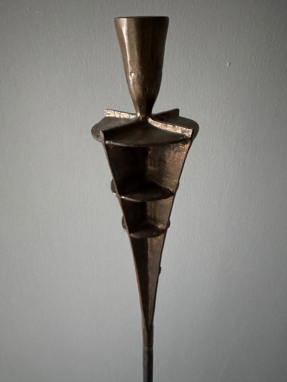Image 1 of Einzigartiger, handgeschmiedeter Kerzenständer im brutalistischen Stil der Mitte des 20. Jahrhunderts.