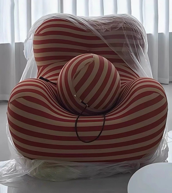 Image 1 of Icon Design "UP" fauteuil en voetenbank - Soara patroon

Nieuw