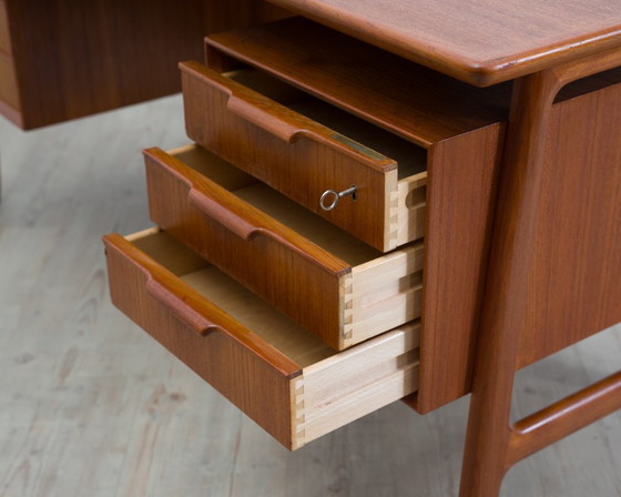 Image 1 of Deens teakhouten bureau van Omann Jr., model 75