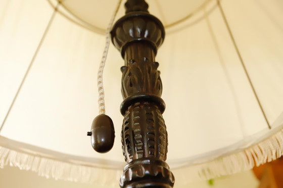 Image 1 of Lámpara de pie antigua con motivo de león