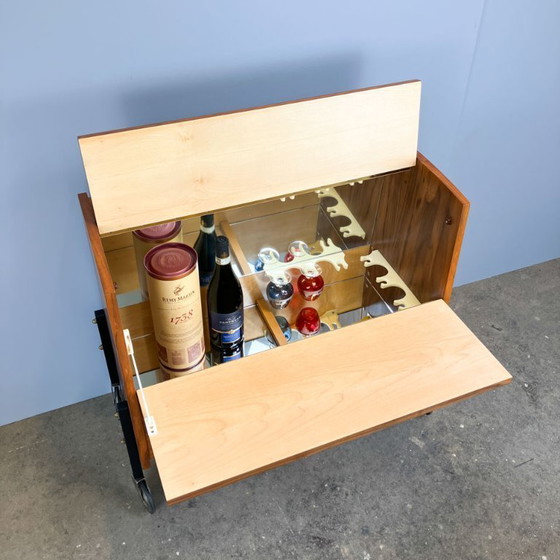 Image 1 of Mobile bar su rotelle con specchi interni, noce, anni '60