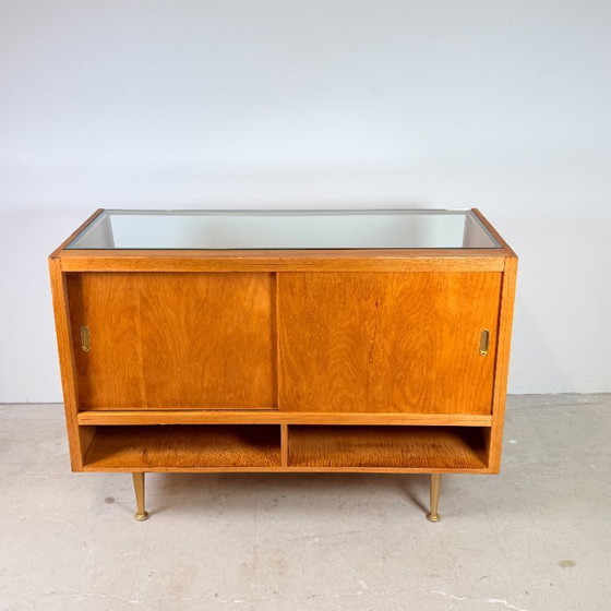 Image 1 of Vintage Toonbank Vitrine op gouden pootjes
