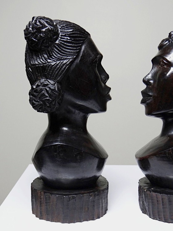 Image 1 of Couple de bustes Malgaches bois exotique foncé sculpté artisanat années 40-70