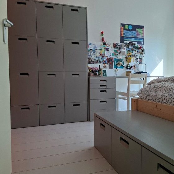 Image 1 of Complete en zeer nette VT Wonen Junior collectie slaapkamermeubels (kledingkast, bureau, kruk en lage kast)