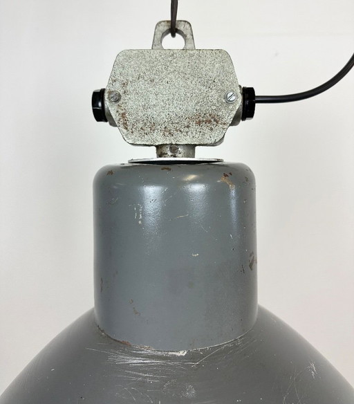 Lámpara colgante industrial de aluminio gris de Polam Wilkasy, años 60