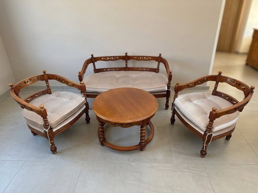 Conjunto de asientos vintage de la colección Giorgetti Gallery, compuesto por 2 sillas, un sofá de 2 plazas y una mesa.