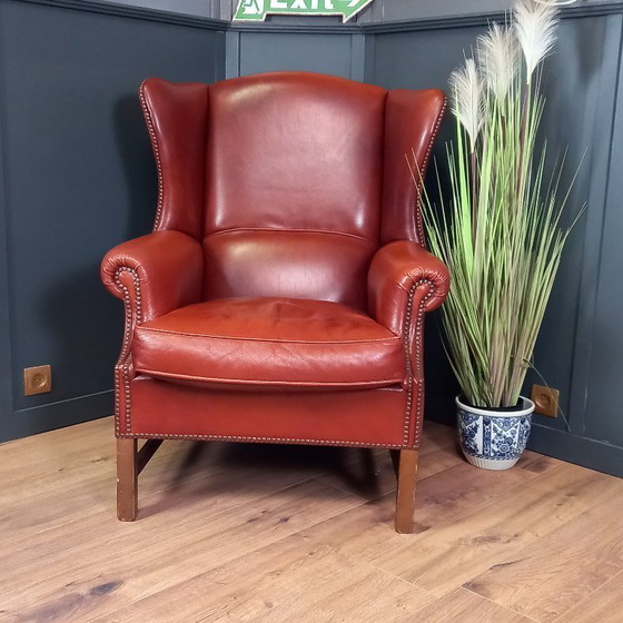 Image 1 of Grande poltrona inglese con ala a sbalzo rivestita in pelle di pecora