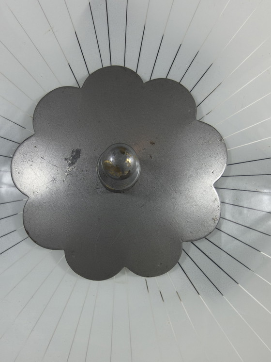Image 1 of Grande lampada da parete/plafoniera vintage Art Déco in ferro battuto e vetro satinato – Ø49 cm