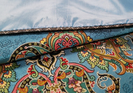 Image 1 of Oosters handgemaakt tafelkleed, zeer fijn vervaardigd uit zijden draden, 100 x 100 cm