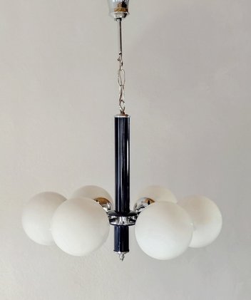 Lustre avec globes en opaline