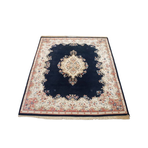 Groot Vintage Kirman Vloerkleed/Tapijt Met Donkerblauwe En Roze Kleuren 328x238cm