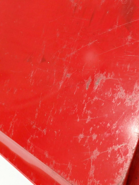 Image 1 of Bandeja de hojalata roja de mediados de siglo | Estilo de arte popular escandinavo | Decoración navideña