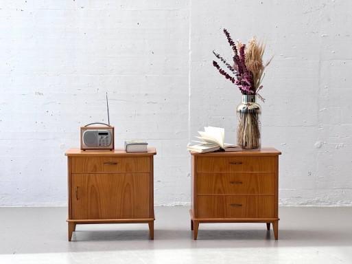 Set di comodini in legno di ciliegio, metà del XX secolo, anni '60
