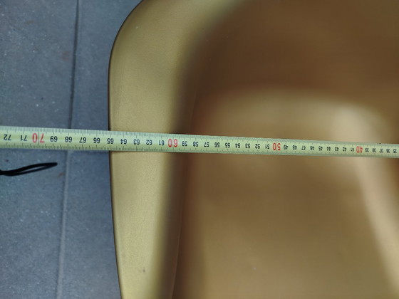 Image 1 of 1 sedia a dondolo dorata replica Eames