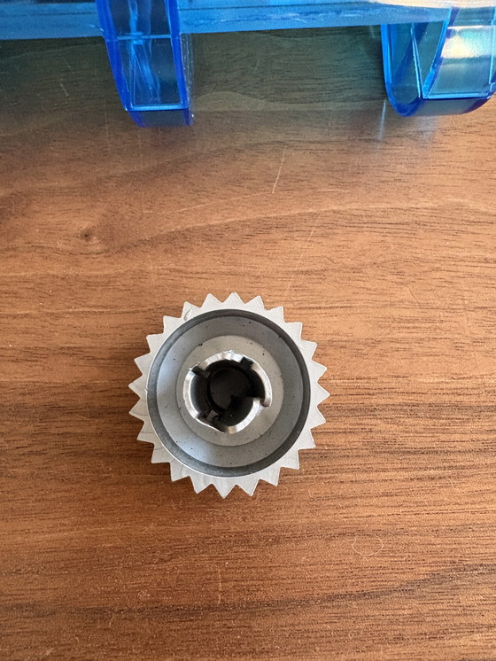 Image 1 of Horloge murale vintage Maxi Swatch – « Ouragan rose » (1989)