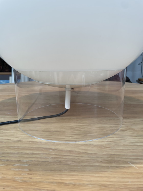 Image 1 of Große opalglasierte Tischlampe