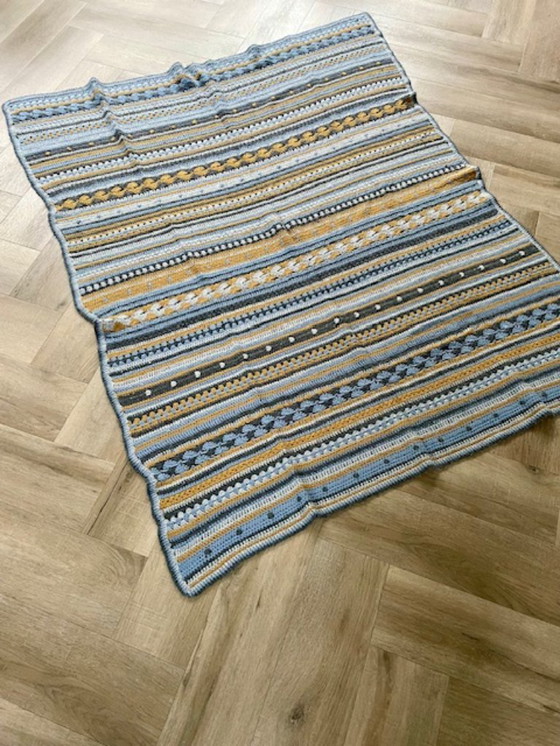 Image 1 of Scandinavisch handgemaakt gehaakt kleed in blauw, grijs en oker