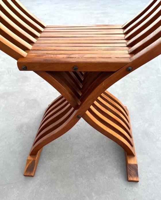 Image 1 of Sedia pieghevole Savonarola in legno intagliato con teste di leone – vintage ca. 1910–1950