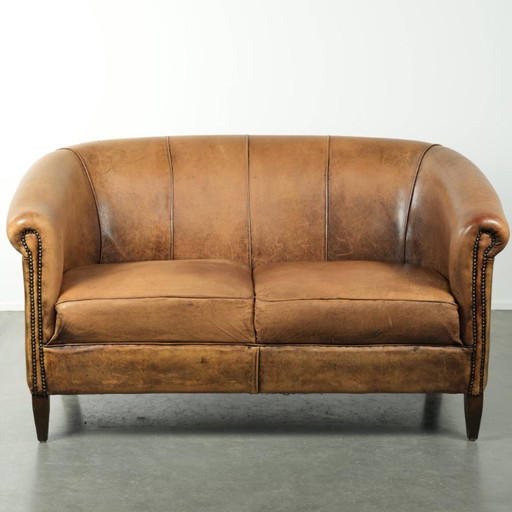 Karaktervolle schapenleren 2 zits bank met een mooie vintage look