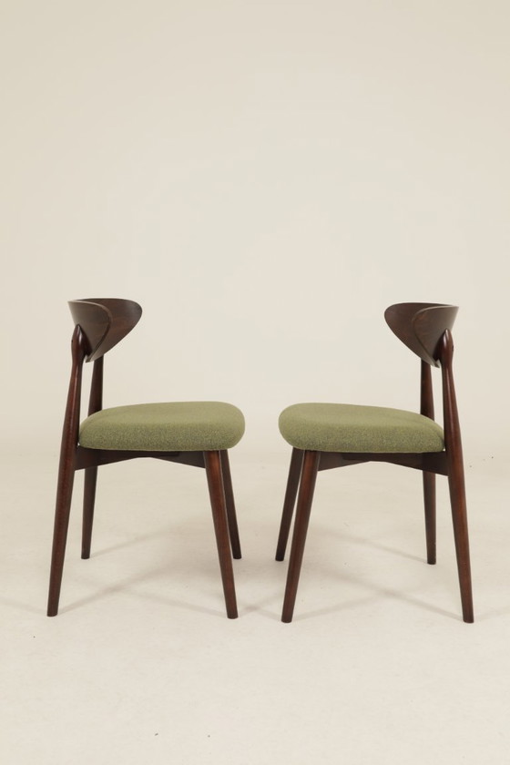 Image 1 of Set moderno di 6 sedie da pranzo, in tessuto verde avocado e legno di faggio noce scuro.