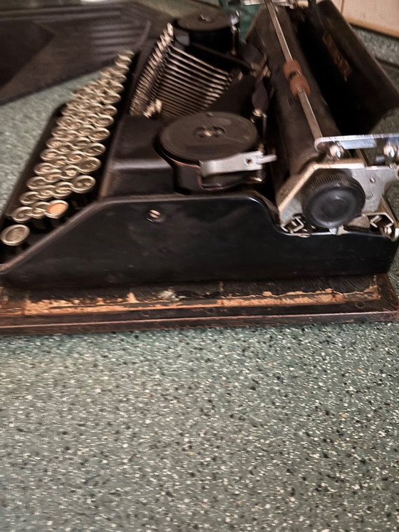 Image 1 of Máquina de escribir continental antigua