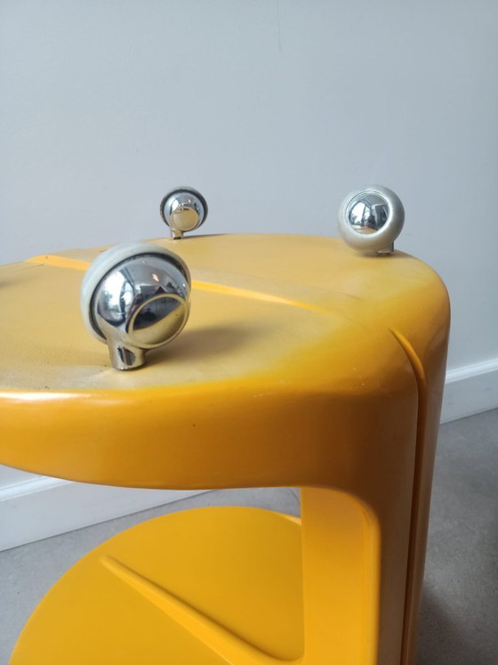 Tavolino Space Age – Tavolini, Plastic (photo 5 of 5)