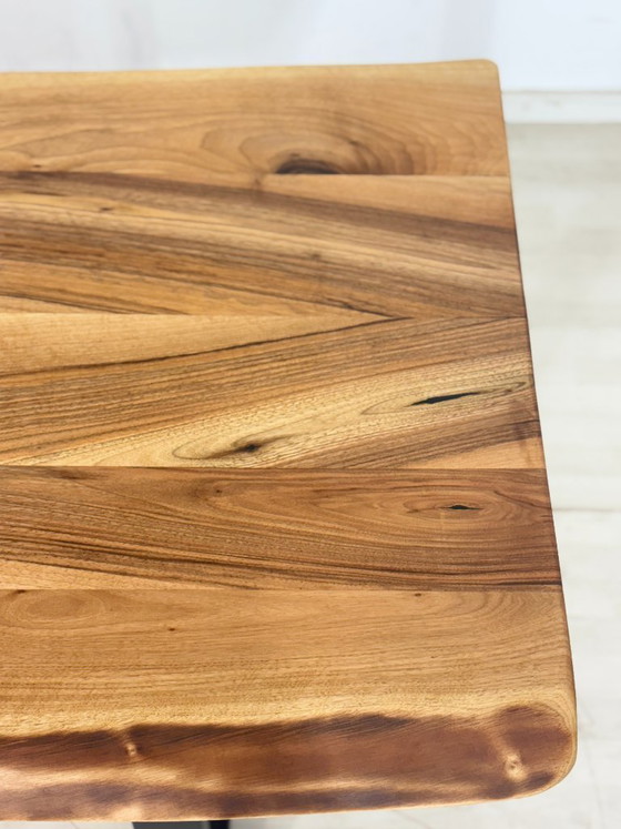 Image 1 of Eettafel van massief walnotenhout / Tafel / Eetkamertafel / Vergadertafel / Woonkamertafel / 199,5 cm breed
