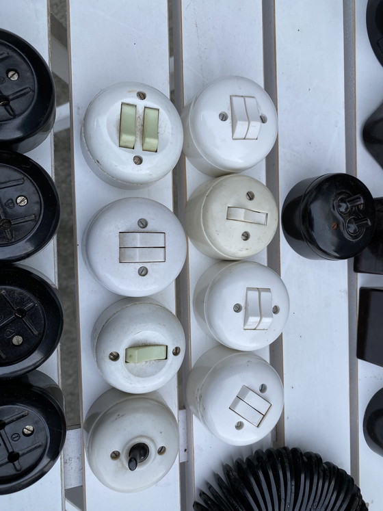 Image 1 of Lot de vieux interrupteurs en bakélite