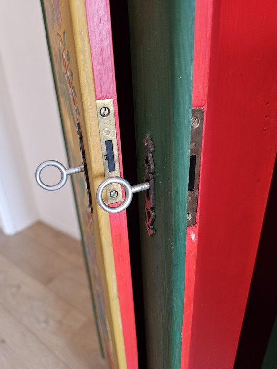 Image 1 of Antieke Gruco kast - deur in deur, deelbaar in 2, handbeschilderd met bloemen